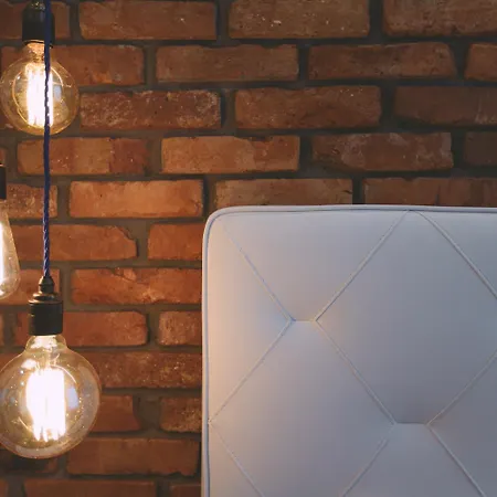 アパート Dragon's Den